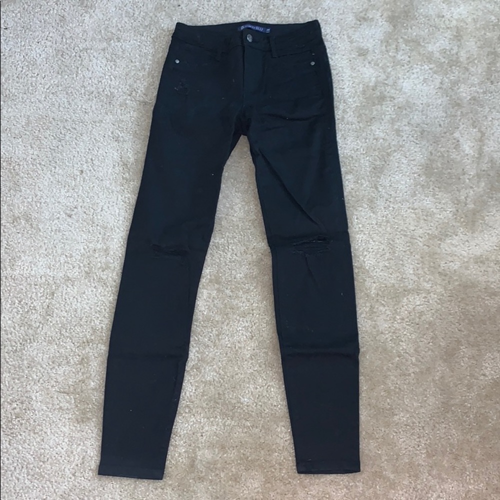 Black Skinny Jeans With Ripped Knees